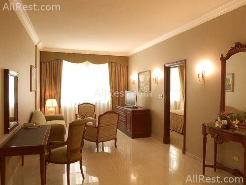 Royal Ascot Hotel 10